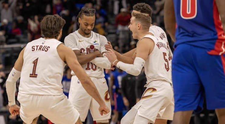 דריוס גרלאנד וחבריו אחרי השלשה (רויטרס) דריוס גרלאנד וחבריו אחרי השלשה