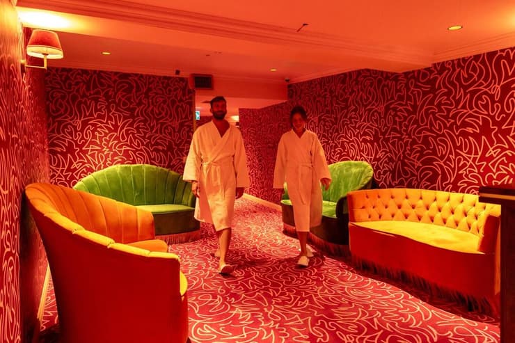 הכניסה לספא במלון play לבונטין