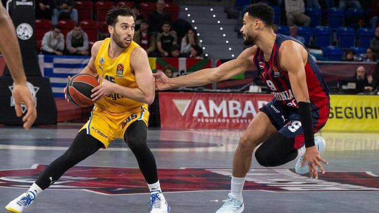 בלאט, אתמול בוויטוריה. הראש כבר בדרבי (צילום: אלעד גולדשטיין, מכבי ת''א) בסקוניה - מכבי ת"א