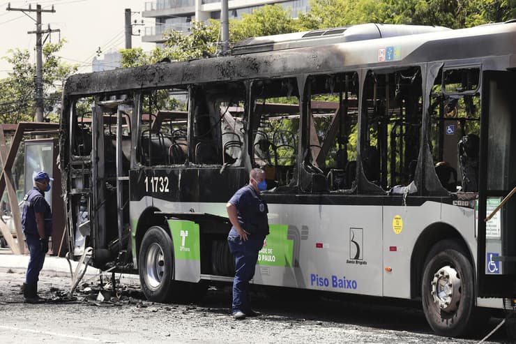 מטוס קל התרסק על אוטובוס בסאו פאולו בברזיל