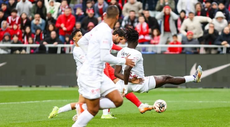 מילאן מקאריץ' בועט