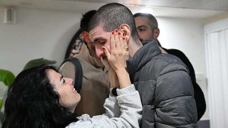 אור לוי במפגש המרגש עם בני משפחתו, עם הגעתו לבית החולים שיבא