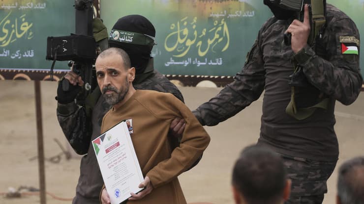 אלי שרעבי (צילום: AP Photo/Abdel Kareem Hana) שחרור חטופים - פעימה חמישית