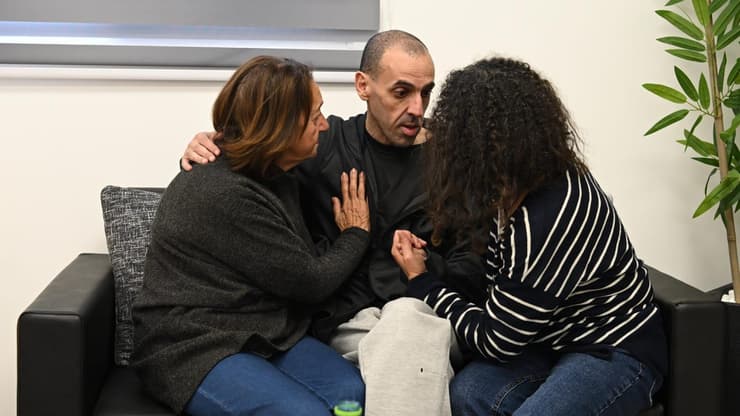 אלי שרעבי במפגש ראשון עם משפחתו