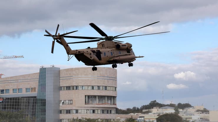 מסוק נוחת בשיבא