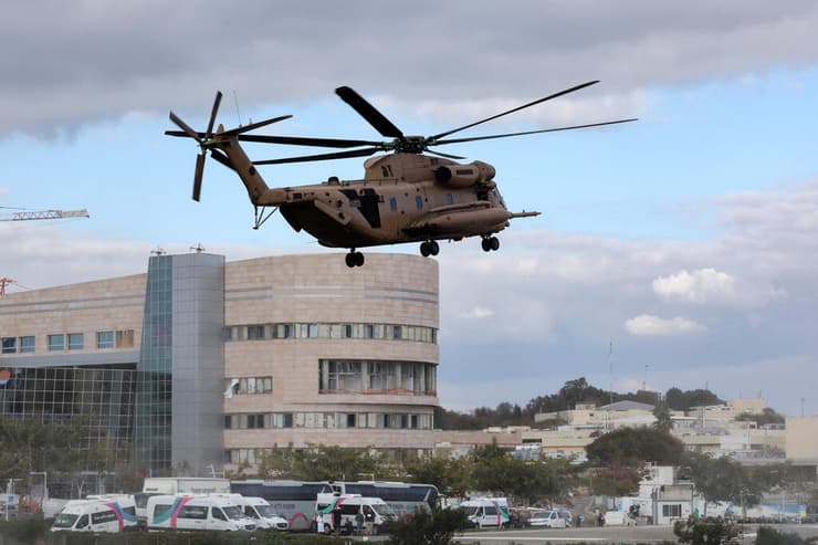 מסוק נוחת בשיבא