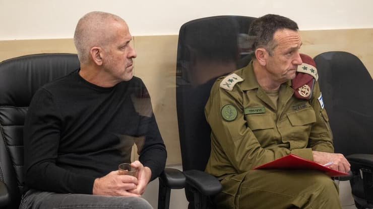 הרמטכ״ל, רב-אלוף הרצי הלוי במהלך שובם של שלושת החטופים, אוהד בן-עמי, אור לוי ואליהו שרעבי