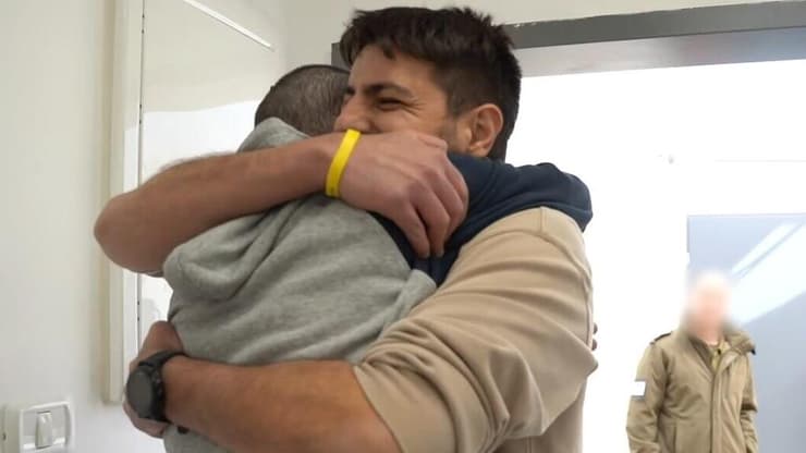 האיחוד המרגש של אור לוי עם הוריו ואחיו