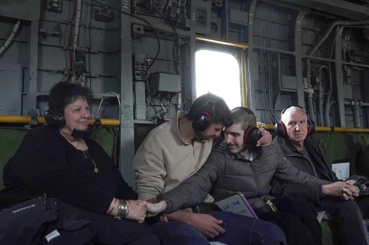 תיעודים מרגשים של אור לוי עם בני משפחתו במסוק בדרכם לבית החולים