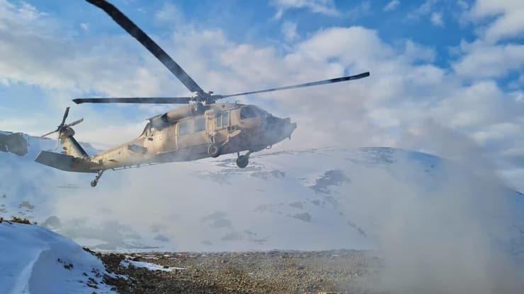 מסוק צה"ל באזור החרמון (צילום: דובר צה"ל) פעילות יחידת האלפיניסטים בכתר החרמון