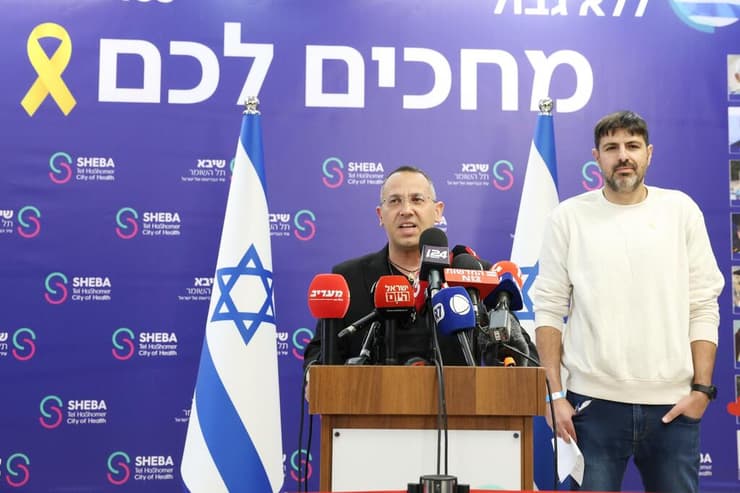 הצהרה של שרון שרעבי, אחיו של אלי שרעבי ששוחרר משבי חמאס, בבית חולים שיבא