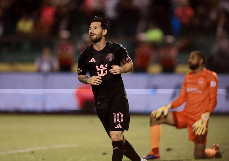 מסי חוגג את השער הראשון של אינטר מיאמי (צילום: REUTERS/Yoseph Amaya) מסי חוגג את השער הראשון של אינטר מיאמי