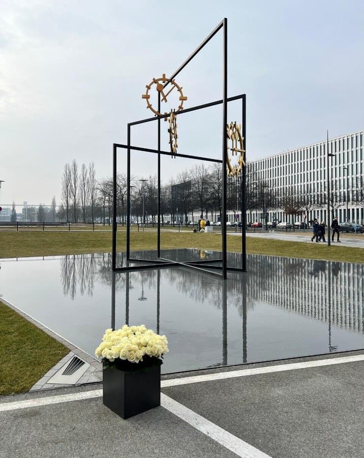 האנדרטה בשדה התעופה במינכן. 55 שנים למתקפת הטרור בנמל התעופה