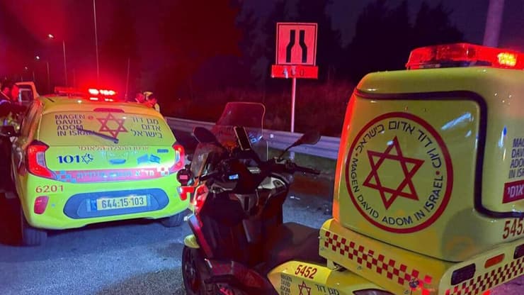 זירת תאונת הדרכים בכביש 444 סמוך לצומת מגדל אפק