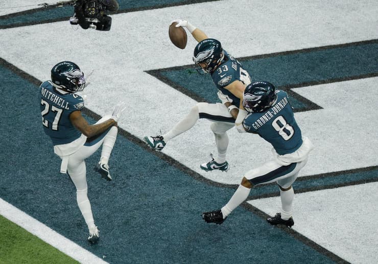 שחקני האיגלס חוגגים