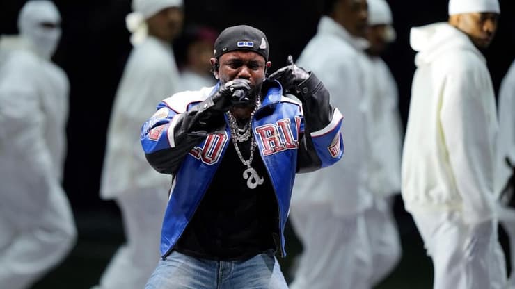 קנדריק לאמאר במופע המחצית בסופרבול