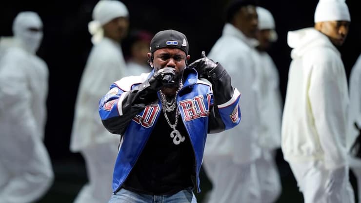 קנדריק לאמאר במופע המחצית בסופרבול