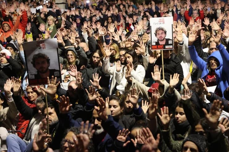 ציון יום הולדתו של החטוף אלון אהל בכיכר החטופים