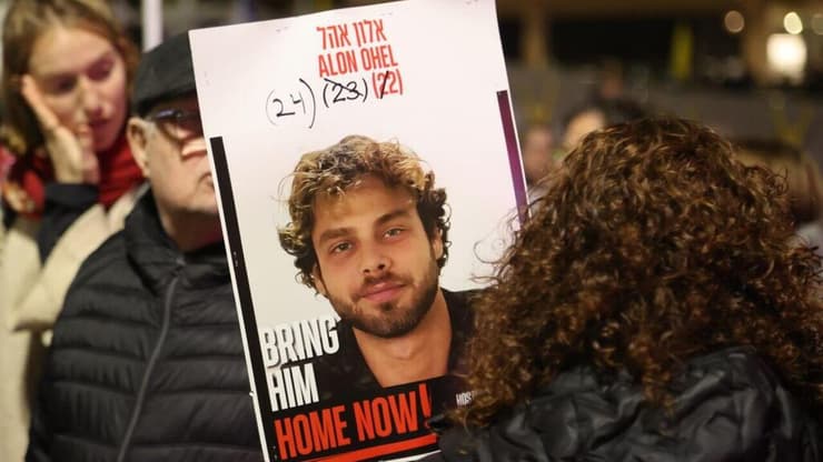 ציון יום הולדתו של החטוף אלון אהל בכיכר החטופים