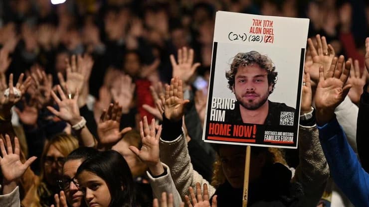 ציון יום הולדתו של החטוף אלון אהל בכיכר החטופים