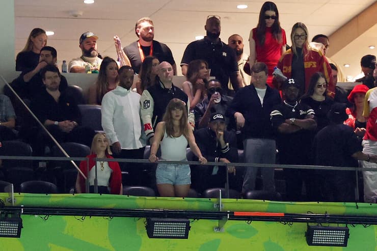 טיילור סוויפט מאוכזבת ביציע