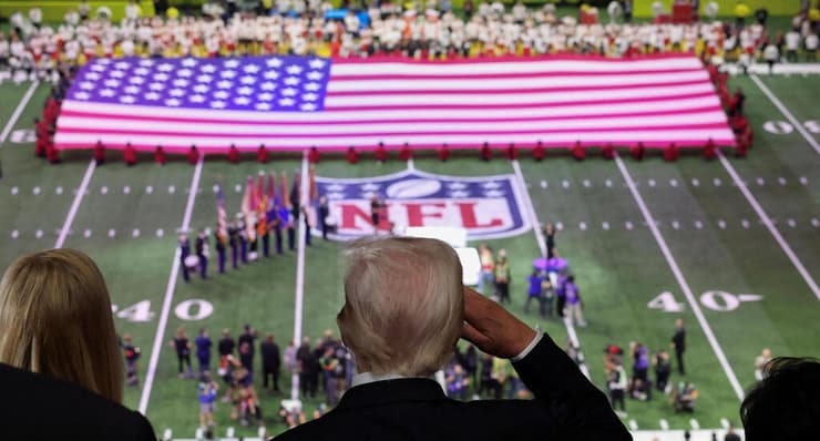 מצדיע בפני הדגל במשחק הסופר-בול, 10 בפברואר