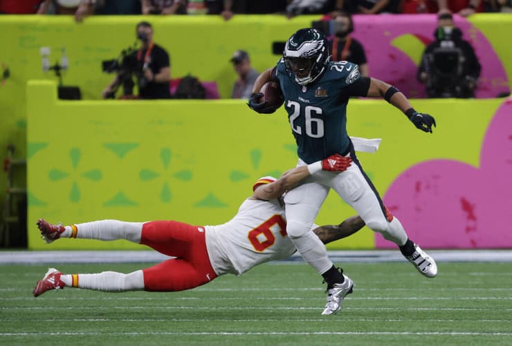 קוק מנסה לעצור את בארקלי