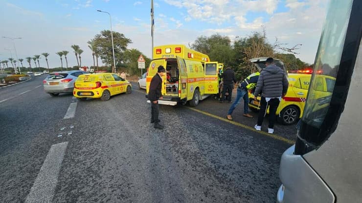 זירת תאונת הדרכים בטבריה שבה נהרגה בת 4 מפגיעת אוטובוס