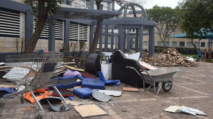 עבודות לשיקום מבני החינוך בקריית שמונה (צילום: אביהו שפירא ) עבודות לשיקום מבני החינוך בקריית שמונה