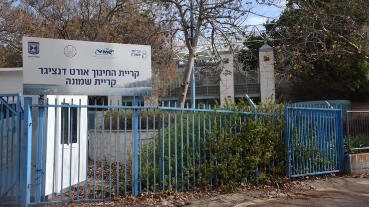 עבודות לשיקום מבני החינוך בקריית שמונה (צילום: אביהו שפירא ) עבודות לשיקום מבני החינוך בקריית שמונה