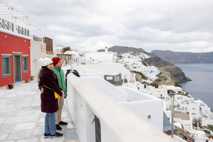 גם הישראלים נקראו לשקול נסיעות לא חיוניות לשם. סנטוריני (צילום: REUTERS/Stelios Misinas/File Photo) יוון סנטוריני רעידות אדמה