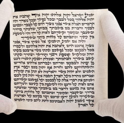 קלף המזוזה בביתו של מנהיג הפלג הליטאי הרב חיים קנייבסקי ז"ל