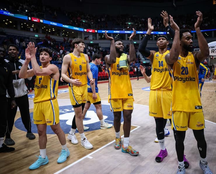 ועכשיו: הפועל ירושלים מחכה בגמר (צילום: עוז מועלם) רוקאס יוקובאיטיס