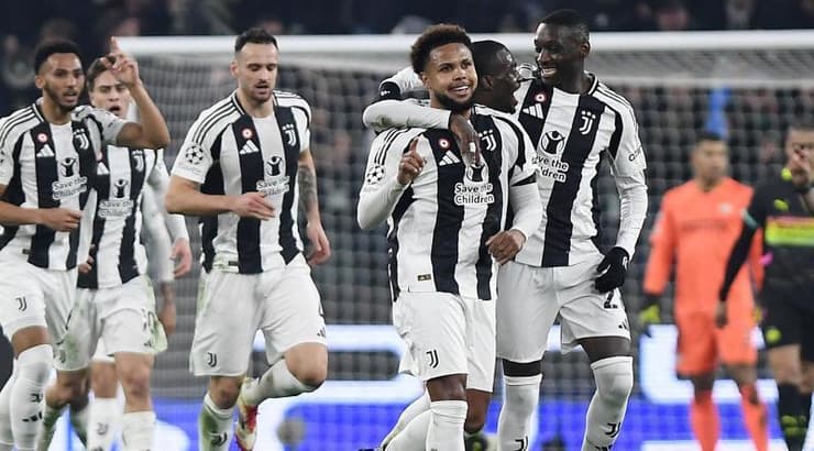 שחקני יובנטוס חוגגים (רויטרס) שחקני יובנטוס חוגגים