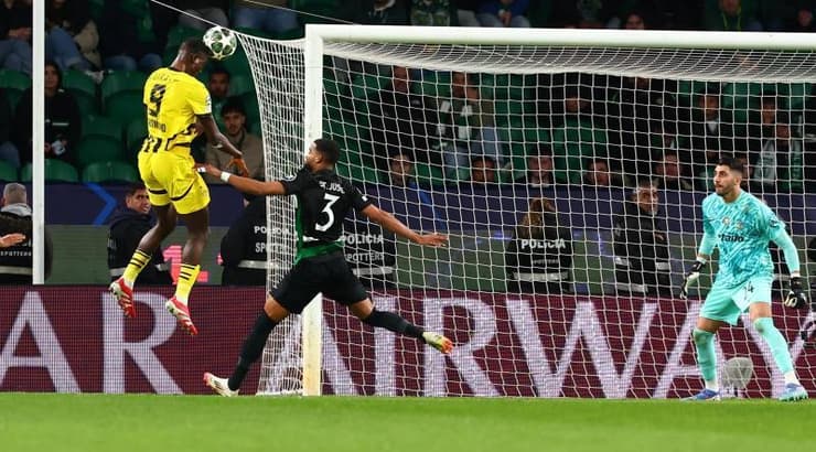 סהרו גיראסי נוגח לרשת (רויטרס) סהרו גיראסי נוגח לרשת