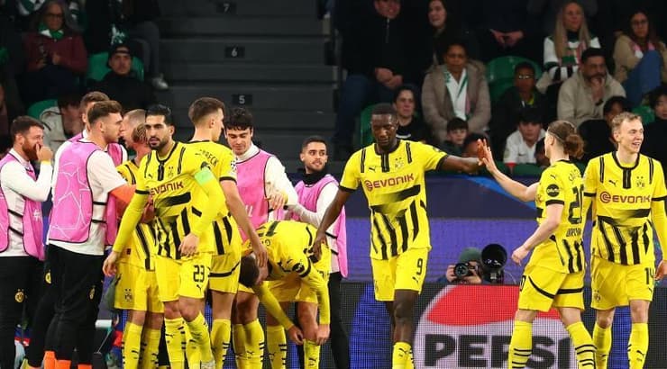 שחקני בורוסיה דורטמונד חוגגים (רויטרס) שחקני בורוסיה דורטמונד חוגגים