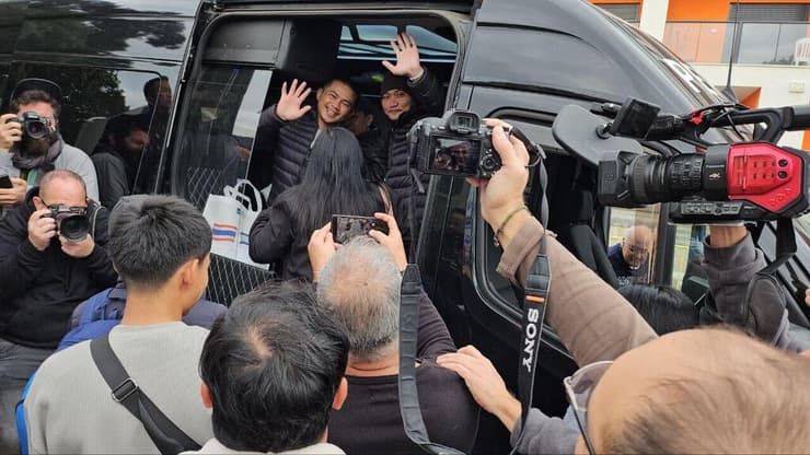 חזרת חטופים תאילנדים לתאילנד מהמרכז הרפואי שמיר, אסף הרופא (צילום: רן עזר) חזרת חטופים תאילנדים לתאילנד מבית חולים שמיר אסף הרופא