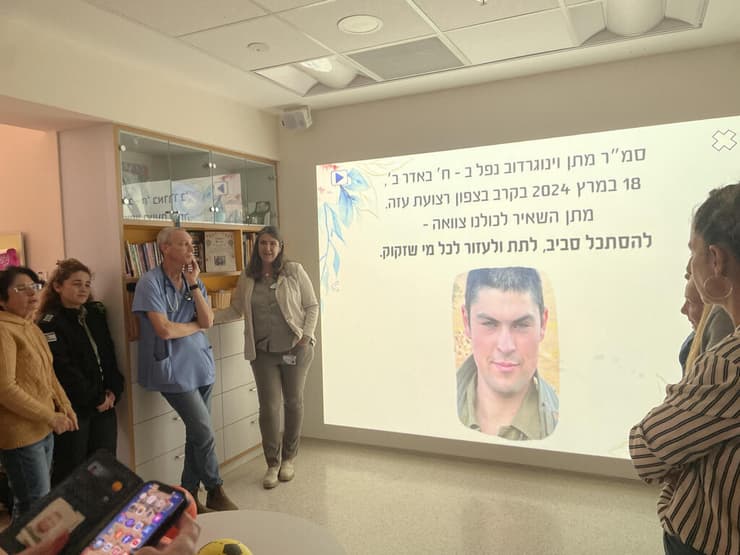 טקס חנוכת הקיר לזכרו של מתן ז"ל בשניידר. "אהב ילדים וחינוך היה בליבו"    