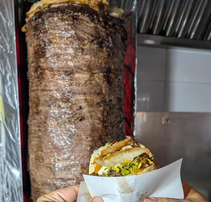 שווארמה גרטי בשוק הכרמל