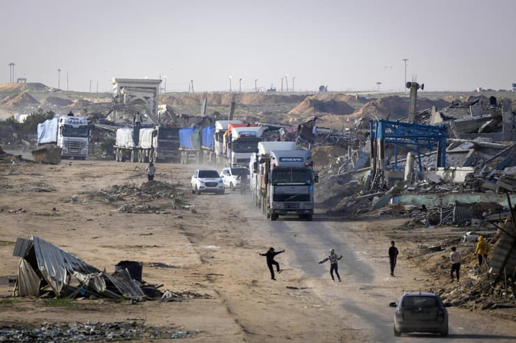 משאיות סיוע הומניטרי ברצועה