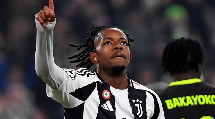 סמואל מבנגולה חוגג (רויטרס) סמואל מבנגולה חוגג