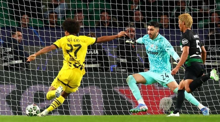 קארים אדיימי כובש (רויטרס) קארים אדיימי כובש