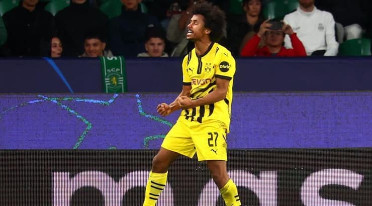 קארים אדיימי חוגג (רויטרס) קארים אדיימי חוגג