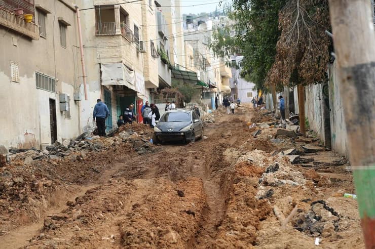 פלסטינים תושבי מחנה אלפארעה חוזרים לבתיהם עם נסיגת כוחות צה"ל