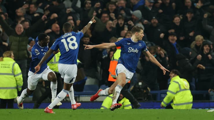 הכי דרמטי שיש. טראקובסקי (צילום: REUTERS/Phil Noble) טראקובסקי