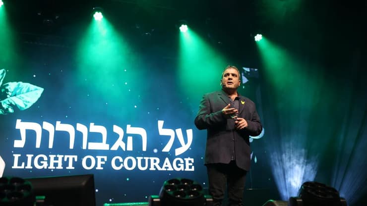 ג'קי לוי מנחה האירוע המיוחד של "על הגבורות" מירושלים