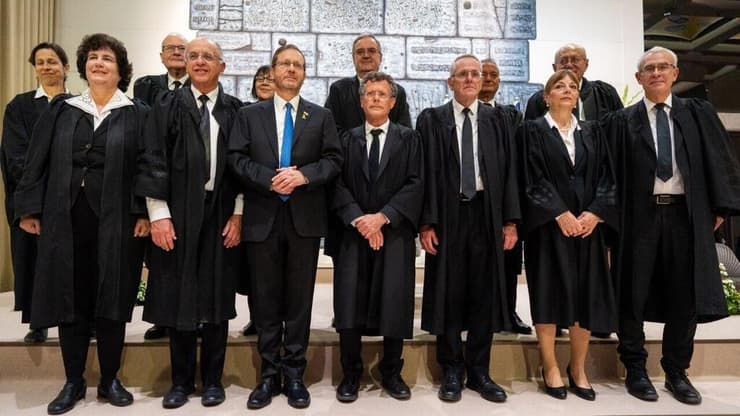 מודאגים? שופטי העליון בטקס בבית הנשיא (צילום: שלו שלום) טקס השבעת נשיא בית המשפט העליון הנכנס, יצחק עמית, בבית הנשיא