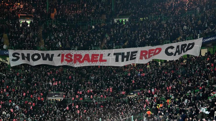 השלט של אוהדי סלטיק נגד ישראל
