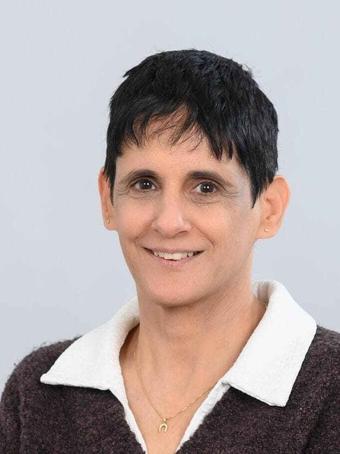 פרופ' איילת ארז, דיקנית בית הספר לרפואה במכון ויצמן למדע