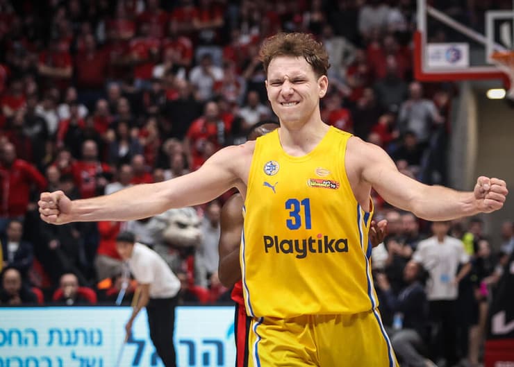 שחקן מכבי ת"א רוקאס יוקובאיטיס